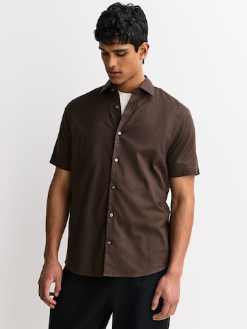 Next Regular Fit Hemd in Braun: Vorderseite