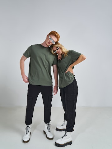 ABOUT YOU x Swalina&Linus Shirt 'Liam' in Grün: Vorderseite