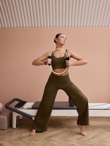 Wide leg Pantaloni sport 'Active Balance' de la Next pe verde