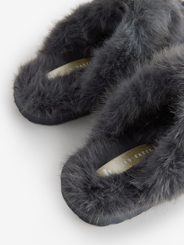 Pantoufle B by Ted Baker en gris