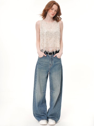 Haut 'Beaded Sequined Mesh Sleeveless Top, Irregular Pointed‑Hem Sheer Crew Neck Vest' yoligex en blanc : devant