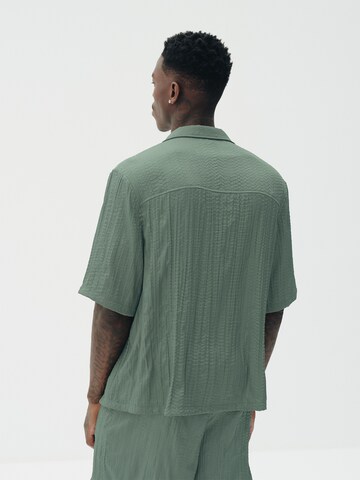 Sinned x ABOUT YOU Comfort fit Button Up Shirt 'Ricardo' in Green