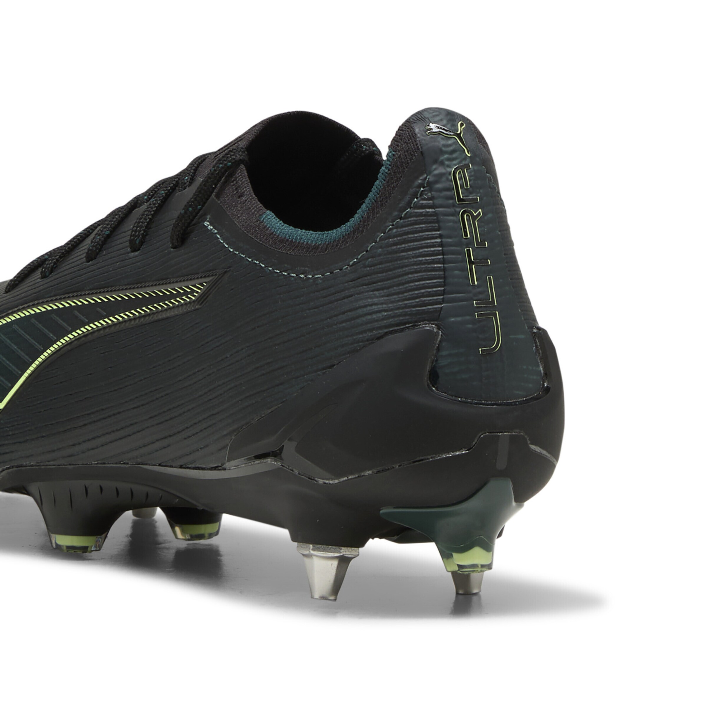 PUMA Soccer shoe 'Ultra 6 Ultimate' in Black