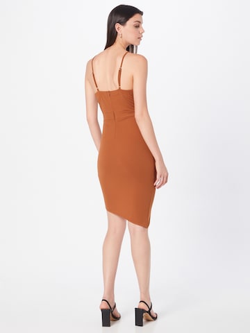 Rochie de cocktail de la TFNC pe maro