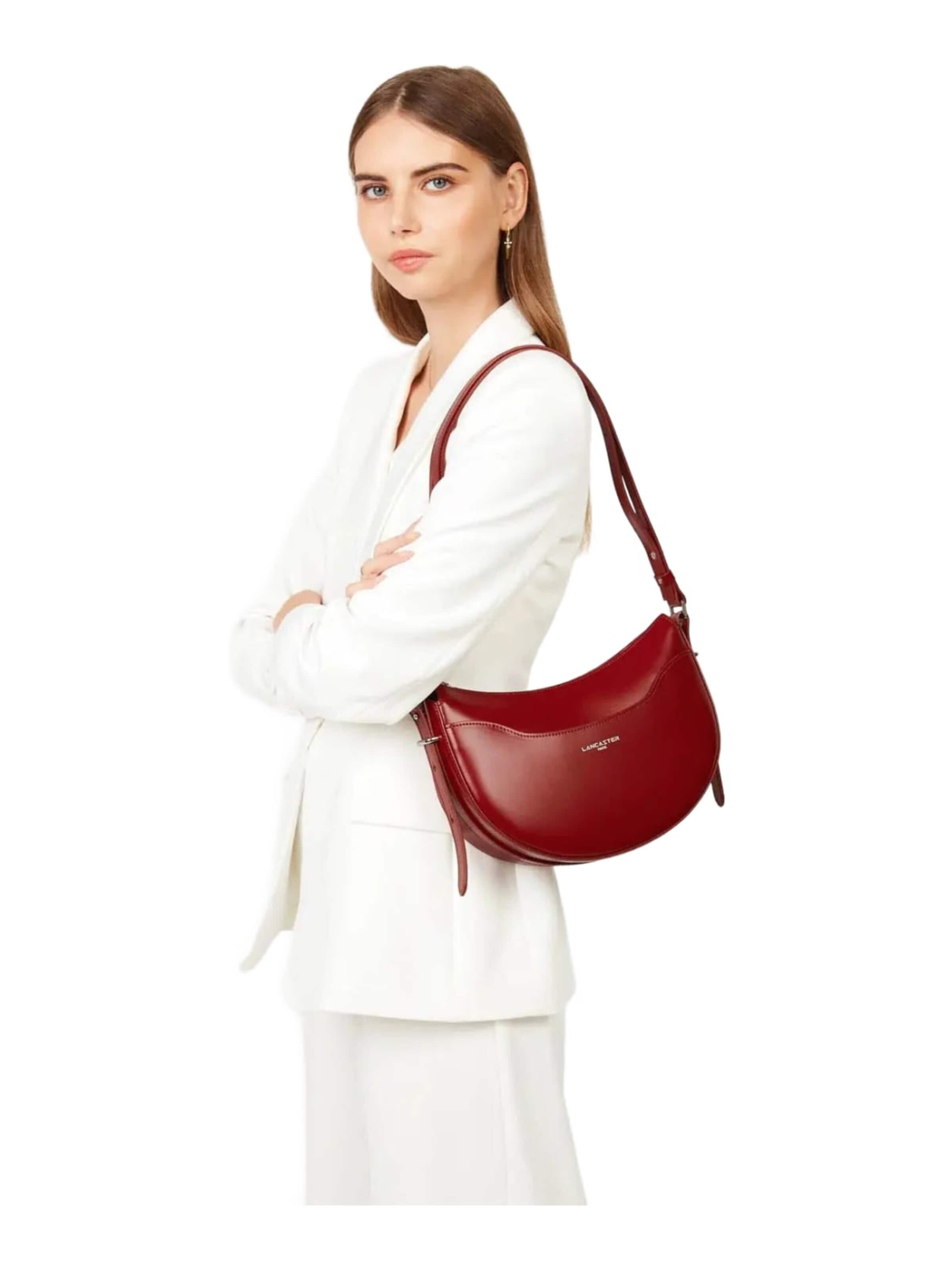 Sac bandoulière 'Lancaster Sac besace Suave Ace Carmin' LANCASTER Paris en rouge