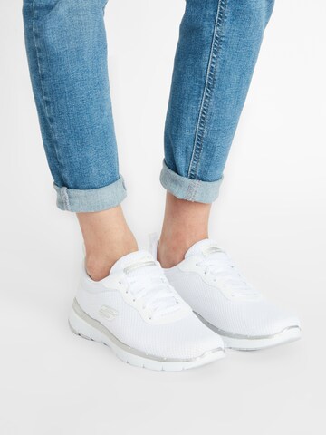 Baskets basses 'Flex Appeal 3.0' SKECHERS en blanc : devant