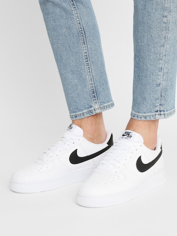 Nike Sportswear Σνίκερ χαμηλό 'AIR FORCE 1 07' σε λευκό: μπροστά