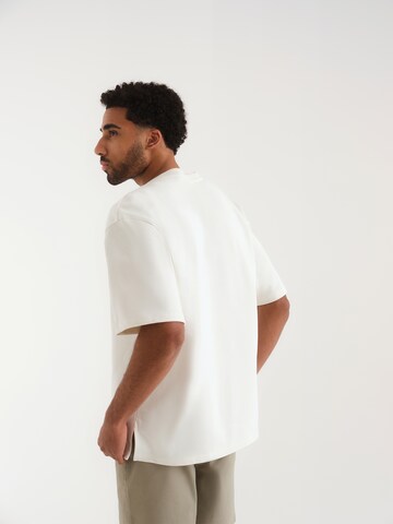 ABOUT YOU x Kevin Trapp - Camisa 'Lino' em branco