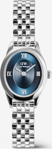 Daniel Wellington Analog Watch in Silver: front