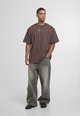 Karl Kani - Camiseta 'Essential' en marrón