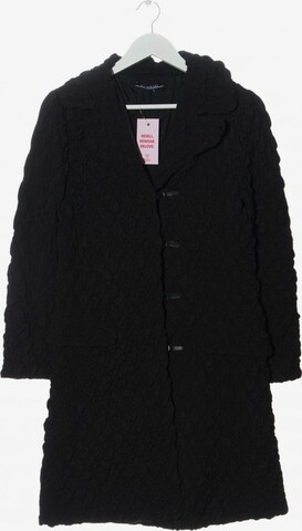 SEM PER LEI. Jacket & Coat in M in Black: front