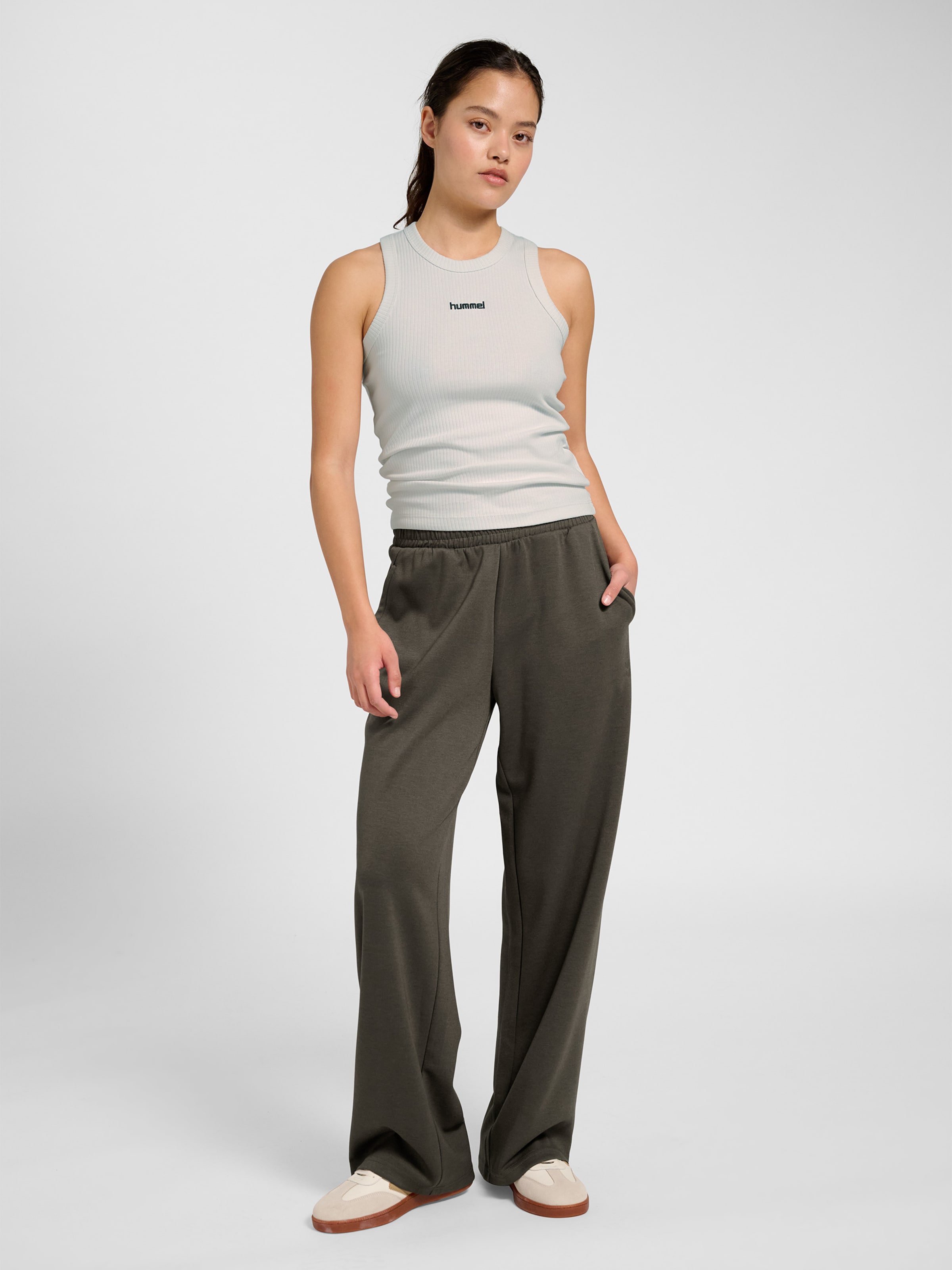 Hummel Loose fit Sports trousers in Brown