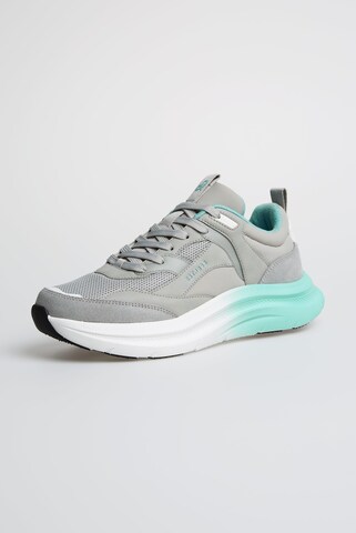 Soccx Wedge Sport Sneaker mit Dip-Dye-Sohle in Grau