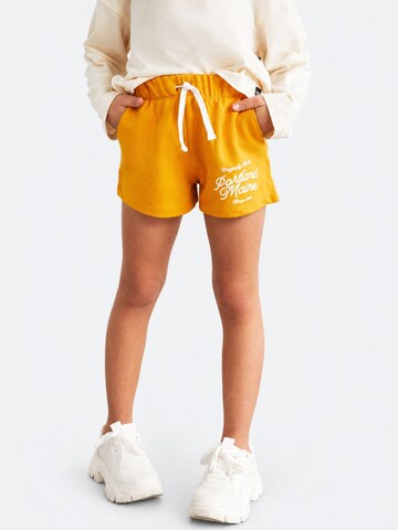 Grimelange Spodnie 'GRIMELANGE Jersey-Shorts mit Textdruck' w kolorze żółty