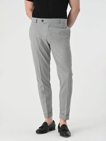 Slimfit Pantaloni con piega frontale di Antioch in grigio