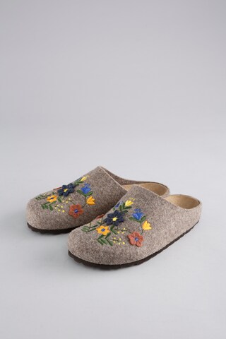 Aniston Slippers in Brown