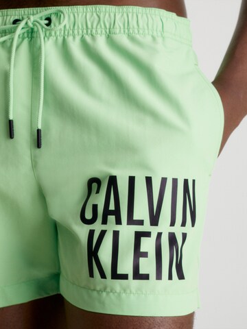 Calvin Klein Swimwear Badeshorts i grønn