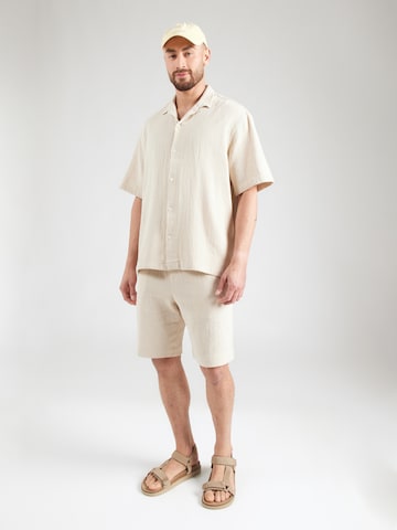 SELECTED Comfort Fit Φόρμα τρεξίματος 'SLHRLXCAL' σε μπεζ: μπροστά