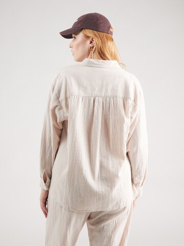 ONLY Carmakoma - Blusa 'ONLCartizana' en gris