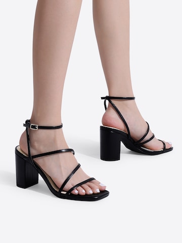 Dream Pairs Strap Sandals in Black