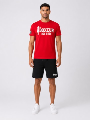 Boxeur des Rues - Traje para estar en casa 'Herren Set Boxeur des Rues: Baumwollshorts Schwarz + Slim-Fit T-Shirt Rot, Weißes Logo' en rojo
