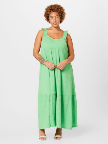 Robe d’été PIECES Curve en vert : devant