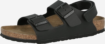 BIRKENSTOCK Avonaiset kengät 'Milano' värissä musta: etupuoli
