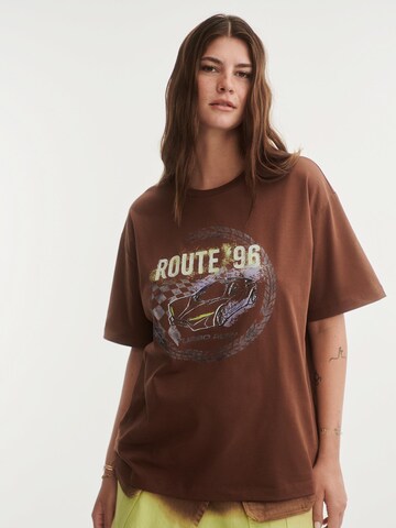 ABOUT YOU x Laura Giurcanu Oversized Shirt in Brown: front