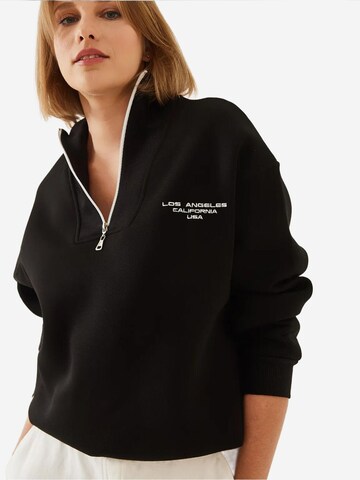 Felpa di Bianco Lucci in nero