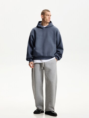 Bershka Sweatshirt in Blue: front