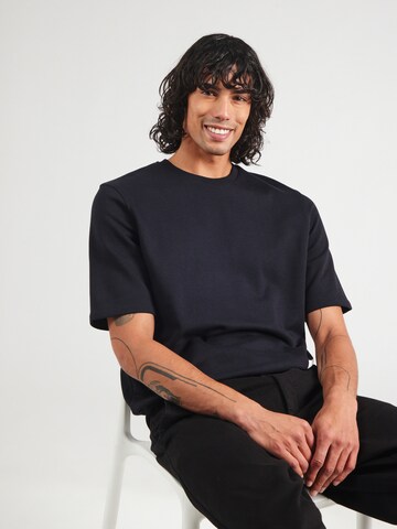 Bluză de molton de la Karl Lagerfeld pe albastru: față