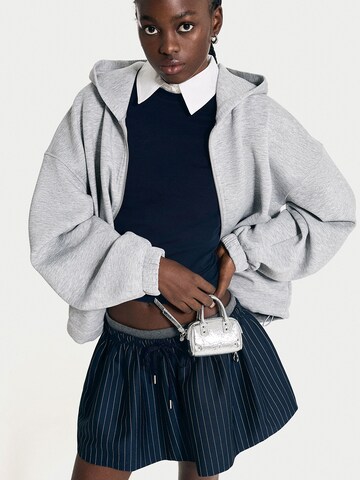 Bershka Sweatjacke in Grau
