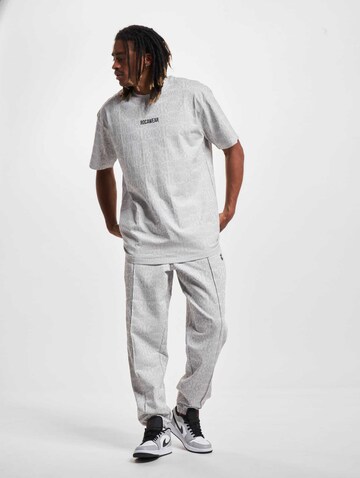 ROCAWEAR Tapered Pants in Grey