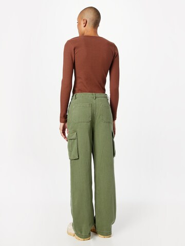 Loosefit Pantalon cargo Nasty Gal en vert