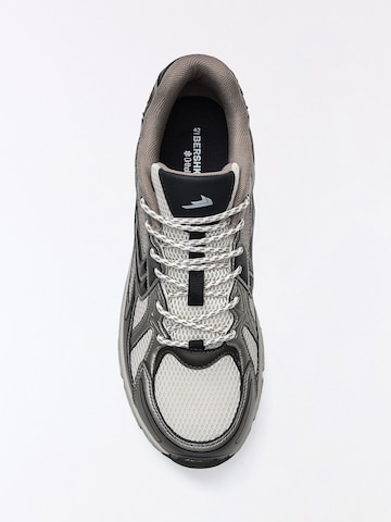 Bershka Sneaker in Bronze
