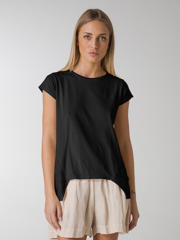 DEHA Shirt in Black: front