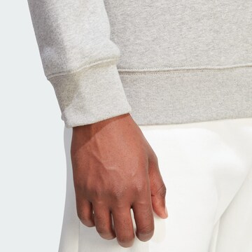 ADIDAS ORIGINALS - Sweatshirt 'Trefoil Essentials ' em cinzento