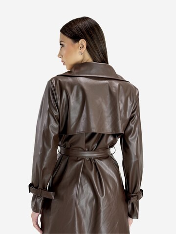 Elara Mantel in Braun