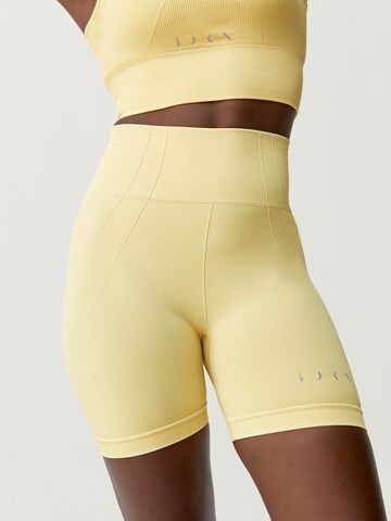 Skinny Pantalon de sport 'Urdhva' Born Living Yoga en jaune
