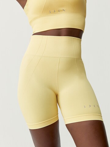 Born Living Yoga Skinny Sportshorts 'Urdhva' in Gelb