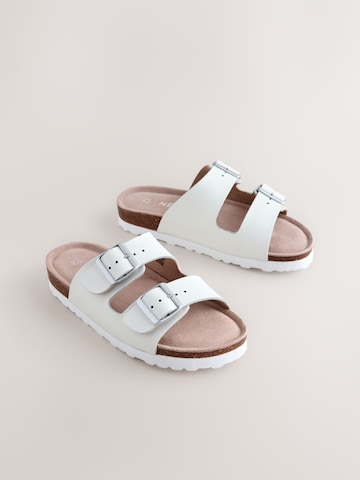 balts Next Vaļējas kurpes