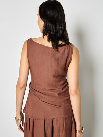 Apricot Top ' ' in Brown