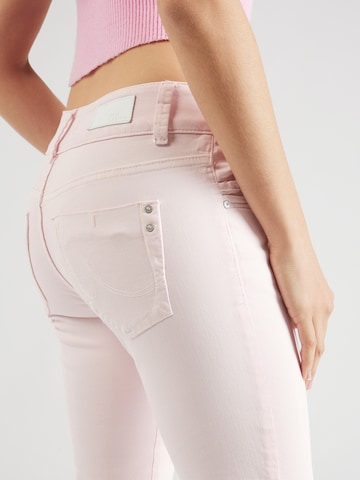 Coupe slim Jean 'Molly' LTB en rose