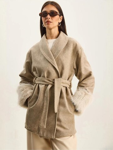 Cappotto invernale di Bianco Lucci in beige: frontale