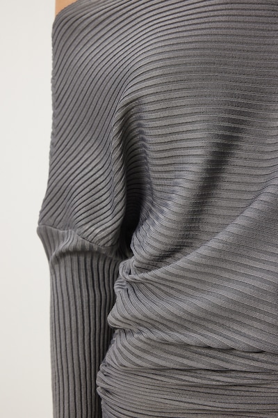 Happiness İstanbul Pull-over en XS-XL en gris, Vue avec produit