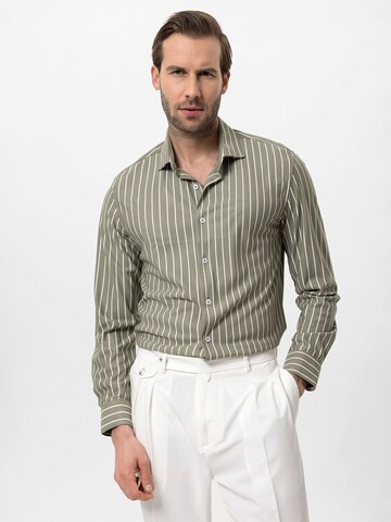 Antioch Regular fit Button Up Shirt in Green: front