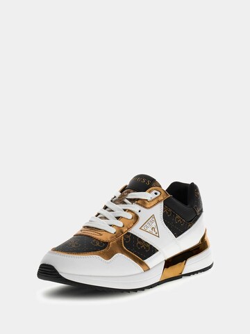 GUESS Sneaker in Braun