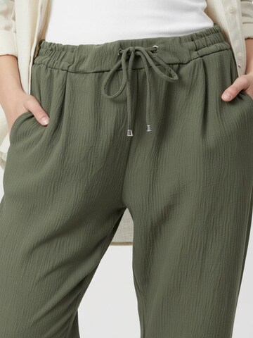 No Matter What Tapered Pleat-front trousers in Green