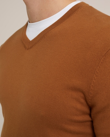 WE Fashion Sweater in Brown