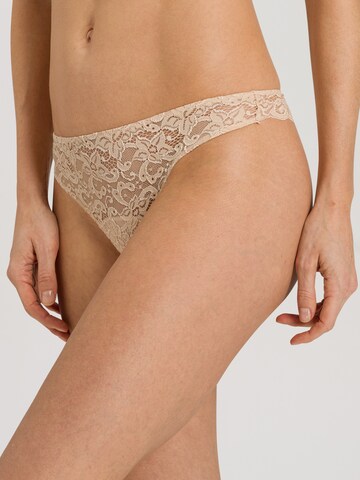 Hanro String 'French Lace' in Beige: voorkant
